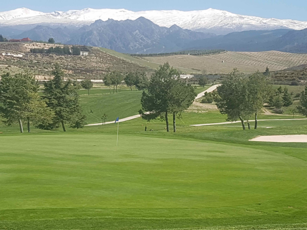 Santa Clara Golf, hoyo 18 Sierra Nevada.png